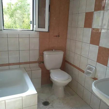 Antonios Olive Garden Acharavi Kerkyra * אצ'ארבי